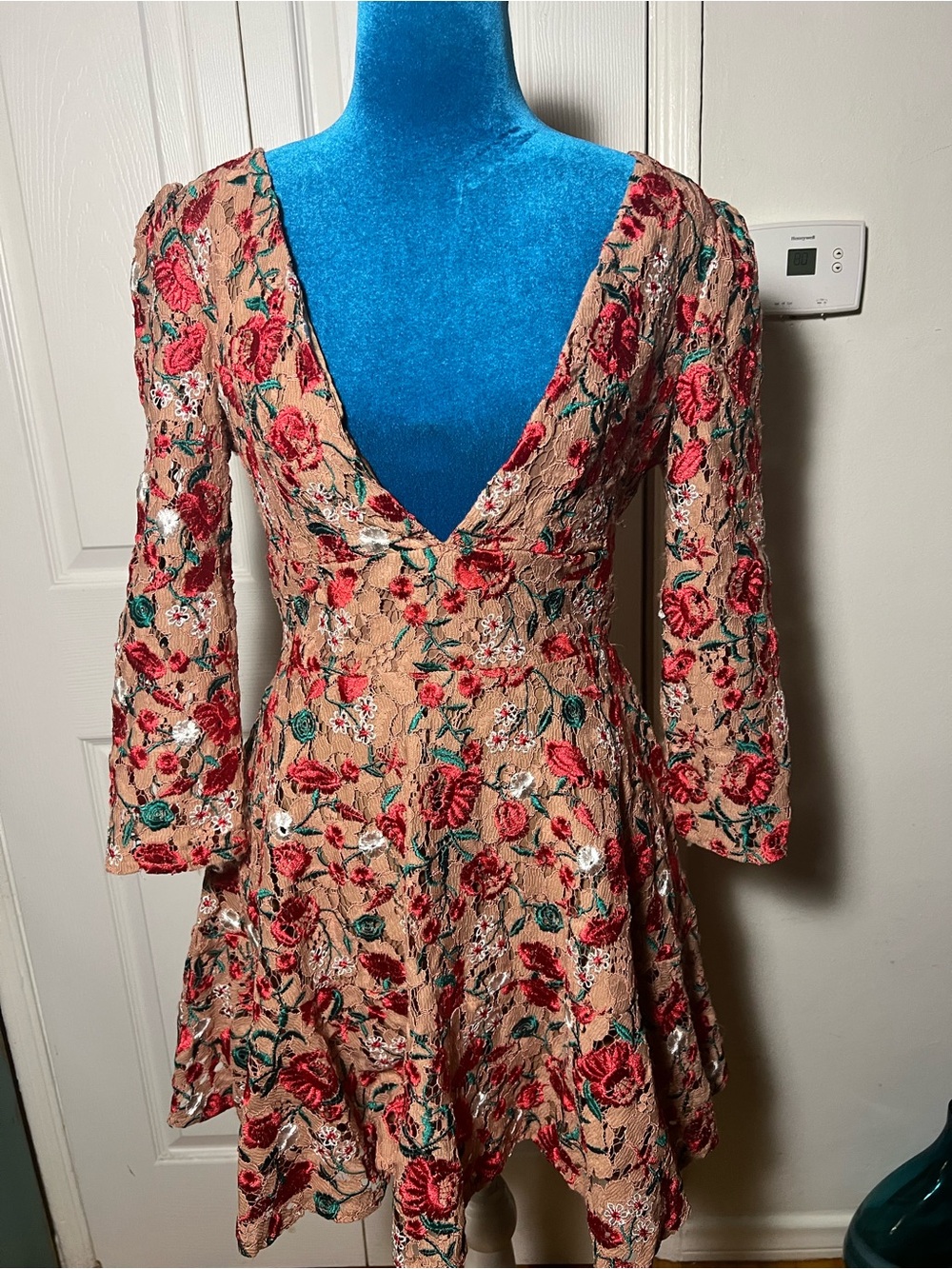 Lovers + Friends Floral Embroidered V-Neck Women’s Dress Small Boho Mini